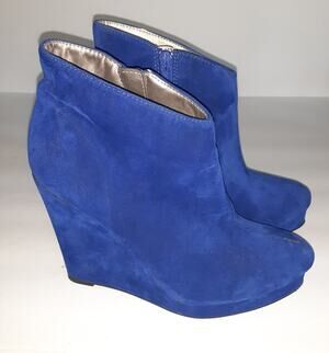 Michael Antonio Blue Suede Wedge Boot sz 8 Flaw